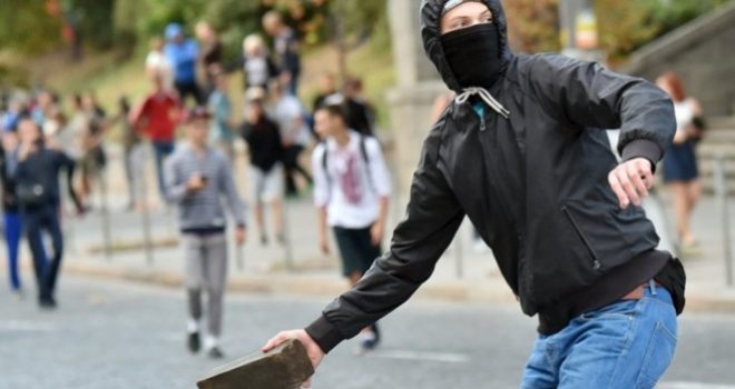Përleshje në Kiev mes huliganëve të Zorya e Legia Varshavë (Video)