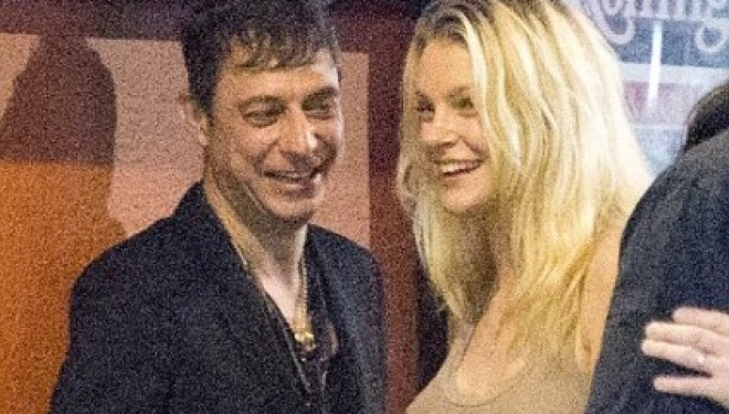 Ja me kë e trdhëton burri, Kate Mos l Foto