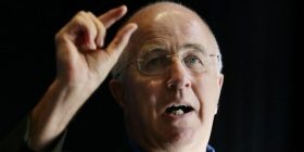Denis MacShane: Koha që Serbia ta lejojë Ballkanin të lëvizë në shekullin 21