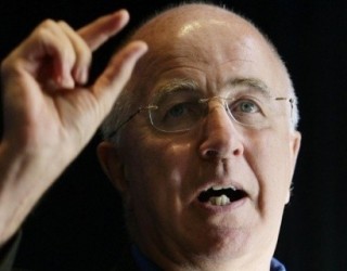 Denis MacShane: Koha që Serbia ta lejojë Ballkanin të lëvizë në shekullin 21