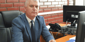 Nazmi Iballi, kundërligjshëm po e mban pozitën e Dekanit të Fakultetit të Sigurisë dhe s’i “ha” për shtet