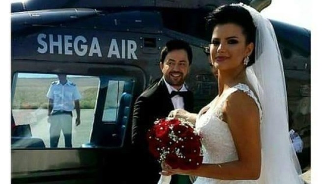 Sinan Hoxha e merr nusen Andrrën me helikopter (Foto)