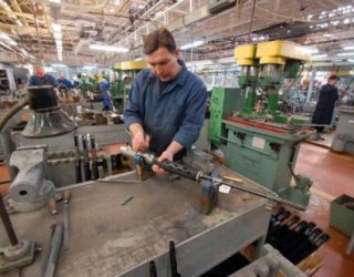 Sputnik: Amerikanet po ndertojne fabrike te armatimit ne Kosove?
