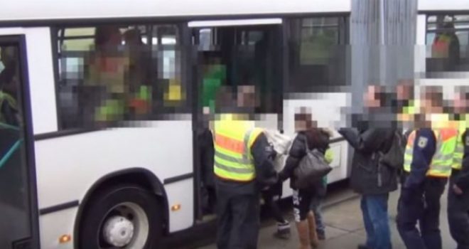 Videoja që do frikësojë azilantët shqiptarë