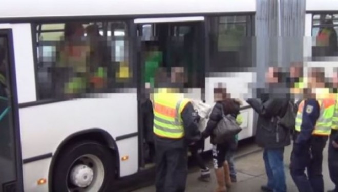 Videoja që do frikësojë azilantët shqiptarë
