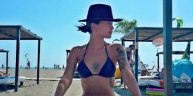 Dafina e fotografon “zogun” dhe e poston në Snapchat (Foto)