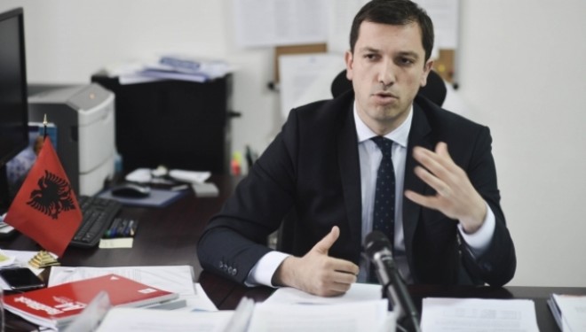 Dardan Sejdiut “i vjen marre që nuk i vjen marre Mustafës çka flet”