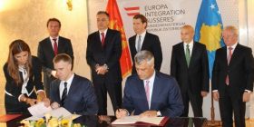 Marrëveshja për kufirin me Malin e Zi, Thaçi nënshkruan, Mustafa dëshmitar (Foto)