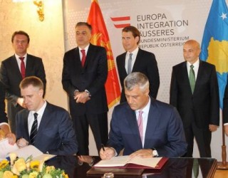 Marrëveshja për kufirin me Malin e Zi, Thaçi nënshkruan, Mustafa dëshmitar (Foto)