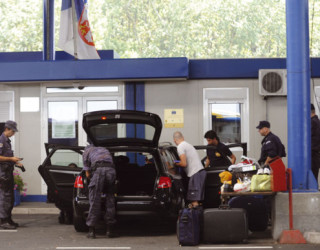 Kërcënojnë serbët: Do t’i bllokojmë pikëkalimet nëse na refuzohen letërnjoftimet