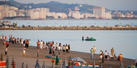 Durrës, denoncohet zhdukja e 4 pushueseve në plazh