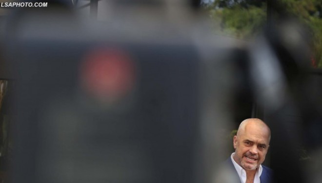 Dorëzohet Edi Rama: S’po mund ta ndryshojë gjendjen në Shqipëri