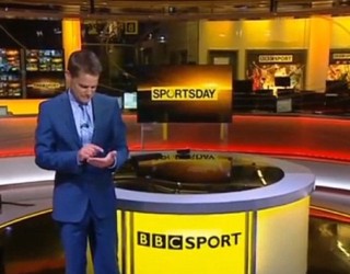 Video e këtij gazetari do ju shkrijë së qeshuri