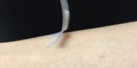 Lajm i mirë për diabetikët: Insulina tash mundet me u marr me elastoplas / fllaster