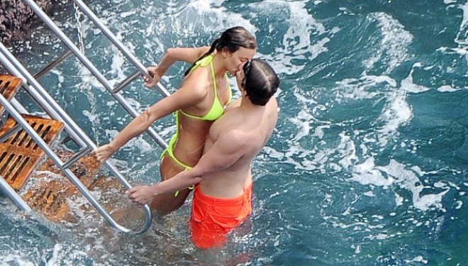 Irina e Bradley Cooper nuk mund të ndahen nga njëri tjetri (Foto)
