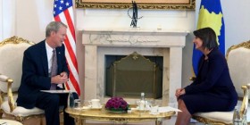 Ambasadori Delawie mbështet ftesën e Jahjagës për takim të liderëve
