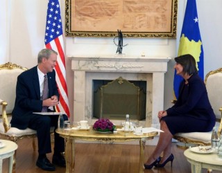 Ambasada amerikane: Marrëveshjet që respektojnë sovranitetin, fitore për të gjithë