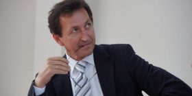 Ambasadori austriak: Kosovarët mund të lëvizin pa viza në pranverën e vitit 2016