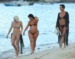 Kim Kardashian shtatzënë me bikini, por nëna e saj e lë në hije