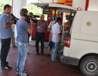 Hykmete Bajrami spektakël për të legjitimuar hajnitë