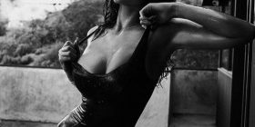 A është kjo 18 vjeçarja më sexy në botë? (FOTO)
