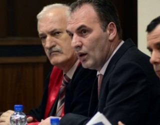 Limaj thërret konferencë urgjente për shtyp për “Rastin Kleçka”