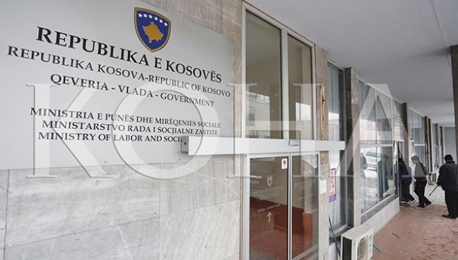 Qeveria “Thaçi 2” nuk e suspendoi drejtorin e inkriminuar në trafikim