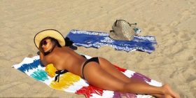 Nicole Scherzinger topless në Malibu