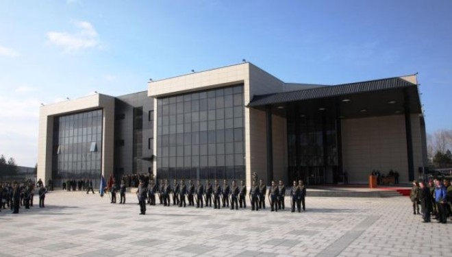 Objekti 6 milionësh i Ministrisë së FSK’së po vërshohet nga uji (Foto)