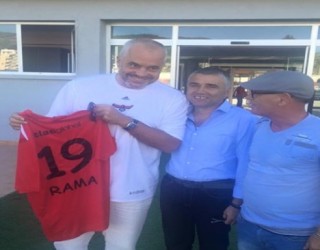 Edi Rama “inspekton” stadiumin Flamurtari