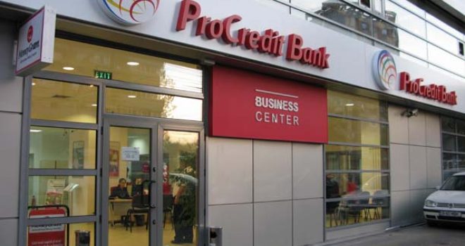 ProCredit mbyllë gjashtë degë, largon klientët dhe punëtorët