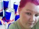 Pinte tridhjetë Red Bull në ditë, rrezikon të verbohet