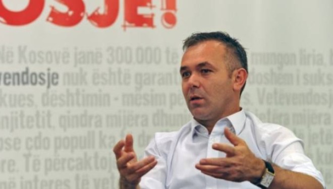 Selimi e quan qyqan Mustafën dhe ia kujton zyrat e Këshillit Ekzekutiv Krahinor
