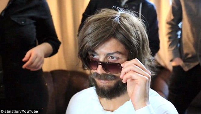 Kamera e fshehtë e Ronaldos, maskohet si lypës në rrugët e Madridit (Video)