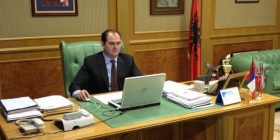 A po e mbështet Pacolli opozitën? (Foto)