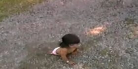 Prindërit e braktisën sepse nuk kishte këmbë, por nuk do ta besoni se me çfarë merret ajo sot (Video)