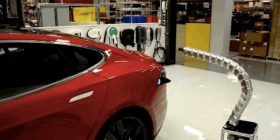 Tesla zbulon “ushqyesin-gjarpër” për makinat e saj