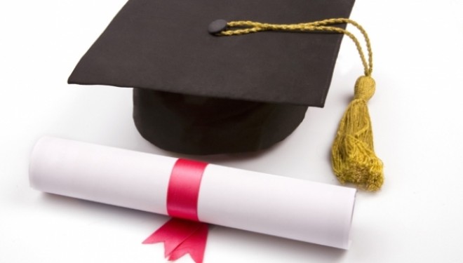 Universiteti i mashtruesve që përfituan mbi një milion euro