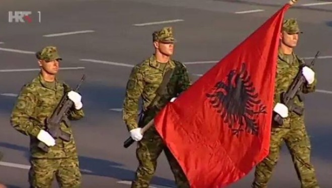 Kroatët festojnë Ditën e Pavarësisë – Aty valon edhe Flamuri kuq e zi (Foto)