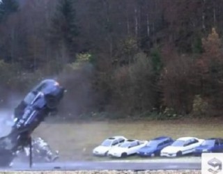 Ja si duket një aksident me makinë me 200km/h