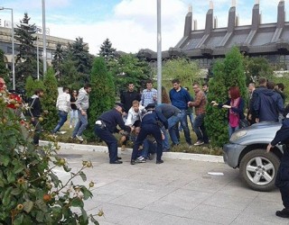 Policia: 55 vetura me goma të dëmtuara, 15 aktivistë të VV’së të arrestuar