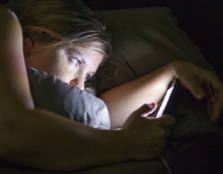 Si ndikon ndricimi i telefonit tek truri dhe trupi juaj