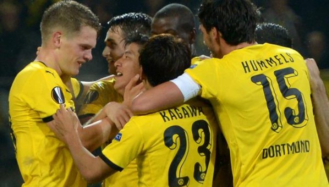 Dortmund fiton në shtesë, goleadë e Napolit, barazim për Liverpool