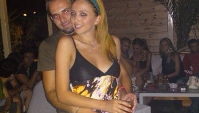 Kur drejtoresha shqiptare e Tatimeve pozonte seksi (Foto)