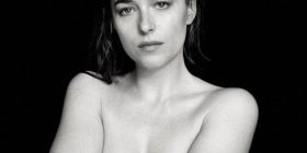 Dakota Johnson ka patur frikë nga zhveshja (Foto)