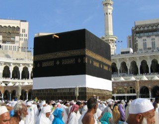 Ambasadori britanik në Arabi Saudite konvertohen në Islam, e kryen haxhin (Foto)