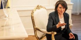 Jahjaga: Gratë përballen me barriera