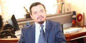 Zv/ministri Ilazi blen biletë biznes-klasë për në Poloni, por ia zë vendin Grabovci (Video)