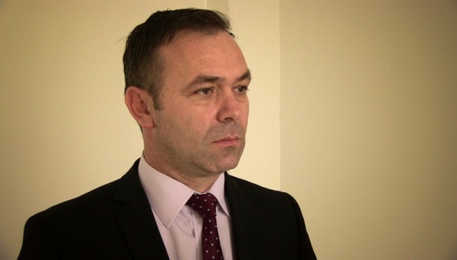 Rexhep Selimi ka një selam për Isa Mustafën