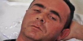 Eprori shqiptar Sinan Kurti thotë se u sulmua fizikisht pasi po fliste shqip